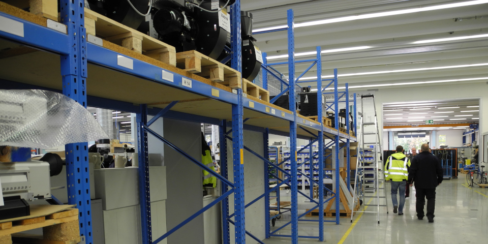 Die gefährdeten Güter werden dort platziert, wo das Hochwasser sie nicht erreichen kann