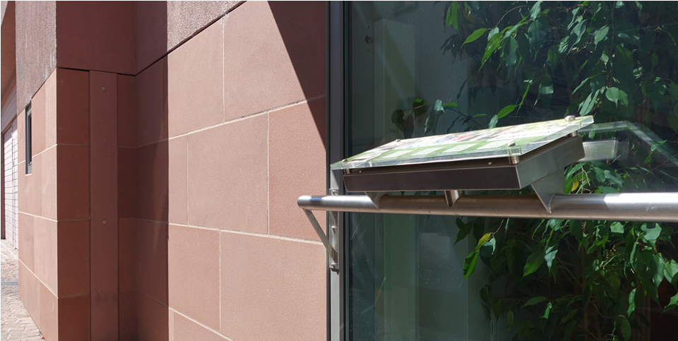 Beispiel für Dammbalkenbefestigung mit Glasfassade im EG